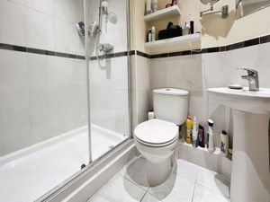 Shower room- click for photo gallery